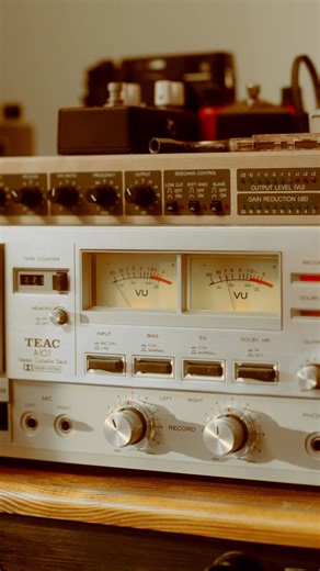 Sample this! Drums from our sample pack “Upfront: Tape Driven Drums” 🥁 #fishfarmsamples #vumeter #drumsamples #sp404 #drumloop #upfront #musicproduction #samplelibrary