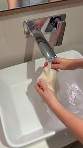 Our Organic Tigernut Pomegranate Kernel Cleansing Oil melts away makeup and impurities while protecting and nurturing your skin — made with pure, bioavailable botanicals: 🌿 Nutrient-rich tigernut tuber & pomegranate kernel oils 🌿 Supports skin barrier & long-term hydration 🌿 Antioxidant-packed to soothe and encourage defence against daily stressors 🌿 Skin-friendly pH, ideal for sensitive, combination, and mature skin 🌿 No safflower, no refined oils, no texture enhancers 🌿 Subtly scented wi