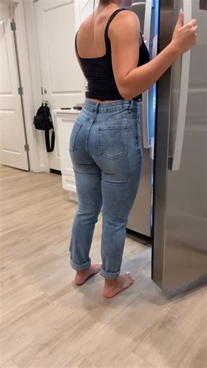 The skinny jeans that makes all your curves look that much better ❤️ | 1 to 1 deals