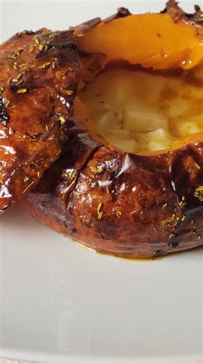 Carmela Acampora | Zucca arrosto e il forno che scalda anche l'umore. Stasera mi sono regalato una cena diversa, di quelle che ti fanno rallentare. Due... | Instagram