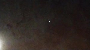 WATCH | Nakuhanan sa Bataan ang pagdaan ng International Space Station sa ating himpapawid kaninang 6:18 hanggang 6:23 nang gabi. Ito ay dumaan sa bilis na aabot sa 27,568 km/h. Habang ang altitude o taas nito ay umaabot sa 424 km. Makikita rin sa video ang waxing gibbous moon at ang planetang Jupiter. Video mula kay Fiona Mae Bugay. #AstroShaker #WeLookUpAsOne | Earth Shaker