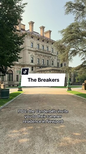🏛️ The Breakers is probably the grandest and the most lavish house ever built in America. Summer residence of the Vanderbilts in Newport, the Breakers was the theater of memorable parties during the Gilded Age. #newport #gildedage #thebreakers #mansion