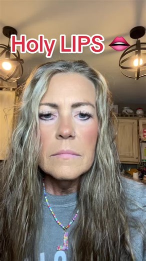 I’m obsessed!!! This lips stuff is amazing! #lips #melting #lipflip #gloss #plumpinglipgloss