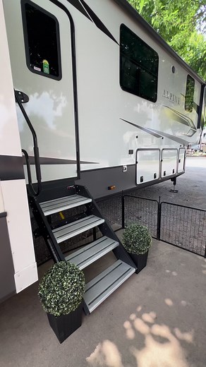 ❤️🤍💙 #thattravelingwife #camper #rv #keystonerv #krvbrandambassador #keystonealpine #campbetter #camperlife #camperliving #rvlife #rvliving #camping #fulltimerv #fulltimervliving #fifthwheel #fifthwheelliving #glamping #rvtips #homeonwheels #rvtodaymag #travel #traveling #tinyhome #tinyhomeliving #walmart #betterhomesandgardens | thattravelingwife