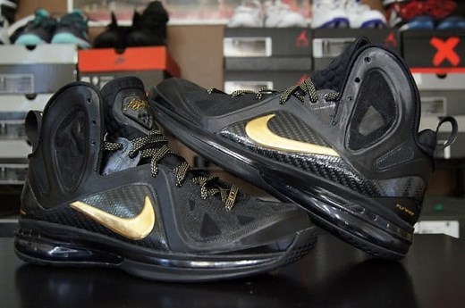 Video: Nike LeBron 9 PS Elite Away Black/Metallic Gold