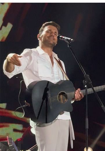 Nikos Vertis Performance Highlights at Yton the Music Show