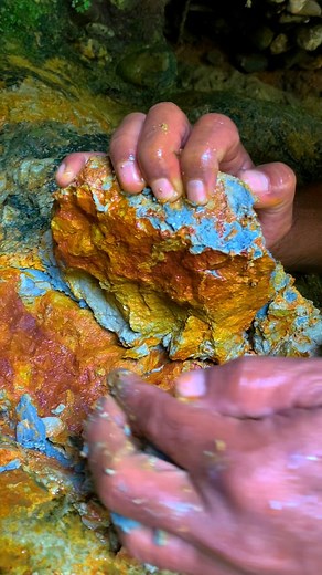 The process of finding gold | finding bedrock fragments | finding #goldprospecting#goldhunter#golddiscovery#goldpanning#goldhunting#lookingforgold#golddrush#goldnugget#goldadventure | Uswandi Golddigging