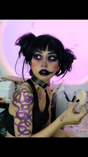 Cosplay of 'The Girl in The Witness' from Love, Death & Robots