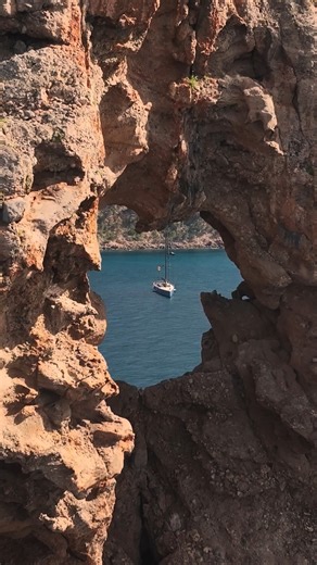 The 60m / 196ft high-performance sloop SARISSA is the overwhelming winner of in total ten prestigious awards including “yacht of the year”. . SARISSA’s owners wanted the boat to be able to compete with the very best on the racecourse and at the same time, have the lowest noise and vibration levels of any large sailing yacht. . Learn more? www.royalhuisman.com/sarissa . ROYAL HUISMAN – THE ULTIMATE EXPRESSION OF PERSONAL FREEDOM . #sarissa #yachtoftheyear #royalhuisman #malcolmmckeonyachtdesign #