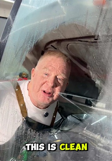 Clean the windshield and remove all oily residues on the windshield, etc. It is also suitable for interior decoration and home glass. #Windowcleaning #carcleaning#detailing #glasscleaner #fathersday