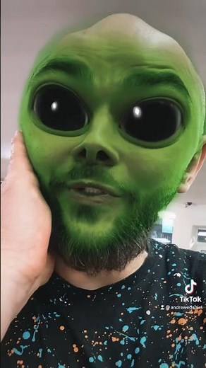 Ufoludek przylatuje do sklepu part 1