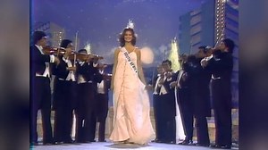 These 1970 contestants confidently owned the stage during the evening gown portion of the competition. 💫✨ | Miss Universe