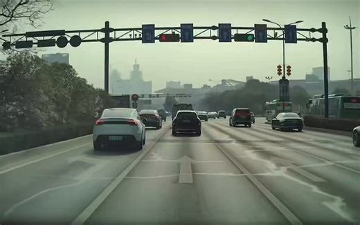 A Model Y L was driving normally, slowed to yield at a crosswalk, and was about to continue when it suddenly slammed on the brakes.A cyclist appeared out of nowhere. The driver didn’t even see it. Tesla did.That brake likely prevented an accident.