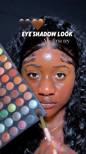 Practicing how to blend eyeshadow as a beginner with this beginner friendly eyeshadow palette 🤭 #eyeshadow #makeup #eyeshadowlook #eyeshadowhacks #fyp