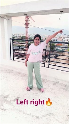 Left right 🔥#shorts#trending #dance#ytshorts #shortsdance #shortvideo #viral