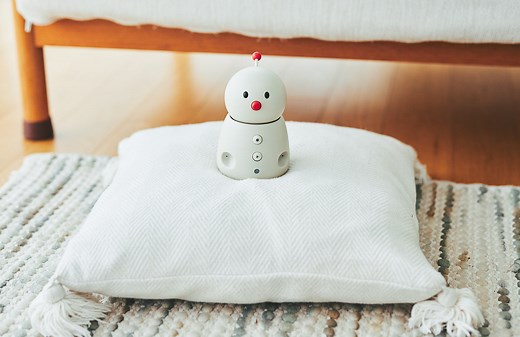 【公式ストア】BOCCO emo（ボッコ エモ）| 照れたり、ムッとしたり、そわそわしたり。 どこか懐かしい未来のファミリーロボット