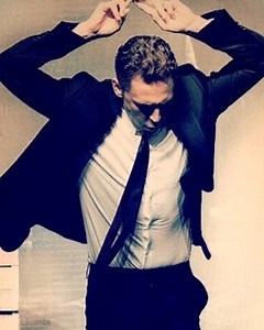 Tom Hiddleston and Benedict Cumberbatch Dance-Off Video — GeekTyrant