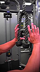 Cable Rope Pull Variations (KNOW THE DIFFERENCE‼️) If you hold the rope (with pinkies up and thumbs down) and pull towards your forehead, you’ll target the lateral and rear delts. If you hold the rope (with a regular neutral grip) and pull towards your shoulders, you’ll target the rear delts and traps. If you pull towards your waist, you’ll target the latissimus dorsi. Size & Shred Training program 👉🏻 (link in bio) #facepull #facepulls #cablefacepulls | Gym Flex