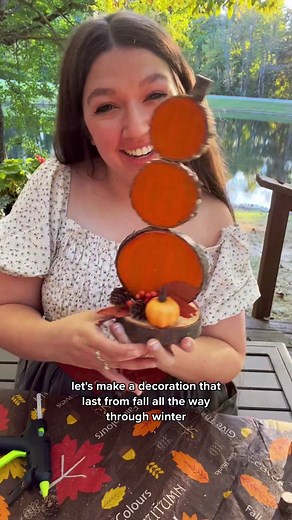 Easy DIY decor that lasts from September to February! Inspired by @thecraftpatch 🎃⛄️#hollyaunacrafts #crochet #easycraft #falldiy #holidaydecor