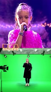 Wauw! Een prachtig duet van Samantha Steenwijk met haar nichtje Ché. 🥹#DNASingers #backstage #duet | RTL