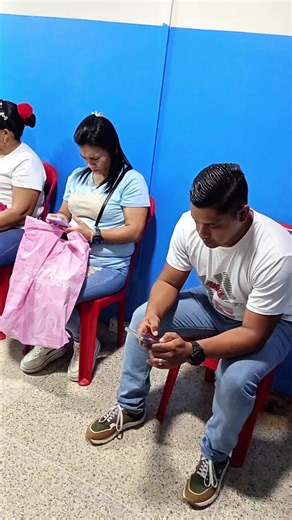 En cumplimiento con la seguridad social del pueblo, continúa el Plan Quirúrgico Nacional, en el Hospital General Regional Dr. Manuel Noriega. El personal de la institución sigue comprometido en brindar bienestar a todo el pueblo zuliano a pesar de cualquier circunstancia de amenaza al país. ¡ El Noriega Trigo no se detiene y continúa trabajando por el pueblo zuliano! ¡Seguimos trabajando por un seguro más social! ❤️‍🩹 #pacientes. #PorunSeguromásSocial #IVSS #SeguroSocial #Salud SanFrancisco Mar