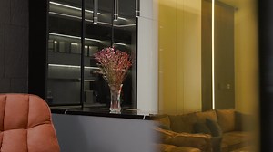 𝐊𝐡𝐚́𝐦 𝐏𝐡𝐚́ 𝐍𝐡𝐚̀ 𝐏𝐡𝐨̂́ 𝐇𝐢𝐞̣̂𝐧 Đ𝐚̣𝐢 𝐁𝐢𝐞̂𝐧 𝐇𝐨𝐚̀ | 𝐒𝐮𝐦𝐦𝐞𝐫 𝐱 𝐀𝐧 𝐂𝐮̛𝐨̛̀𝐧𝐠 Đây là công trình được thiết kế và thi công hoàn thiện nội thất bởi đội ngũ Summer, có tổng diện tích 250m2. Căn nhà mang phong cách thiết kế hiện đại được thi công với vật liệu chủ đạo ván gỗ An Cường. Công trình nổi bật với đường nét kiến trúc mạnh mẽ, hình khối tối giản nhưng vẫn đảm bảo tính thẩm mỹ cao, hiện đại, tiện nghi và tối ưu hóa công năng. ------------------------------------ 