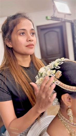 𝐃𝐫𝐞𝐚𝐦𝐢𝐧𝐠 𝐁𝐞 𝐚 𝐁𝐫𝐢𝐝𝐞, 𝐅𝐞𝐞𝐥 𝐨𝐮𝐫 𝐍𝐚𝐭𝐮𝐫𝐚𝐥 𝐁𝐞𝐚𝐮𝐭𝐲 Another Beautiful Bride Dressed by : Nadeesha Madhubashini : LILY Salon & Bridal Gallery 📌Location & contact. : 75/B Highlevel Rd, Homagama 0762288877 #Homagama #beautysalon #bridalmakeup #bridalhair #bridal #liquidmakeup #lily #brides #bridesmaid #naturalmakeup #professionals #professionalhairdresserandbeautician #salonlily #lilysalon #beautifulkandyanbride #bridesmaids #bridesofsrilanka #ceylonbride #beautifulbri