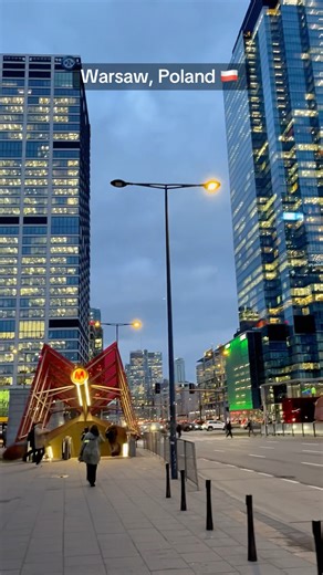 Poland 🇵🇱 Life in Warsaw. Rondo Daszyńskiego – Warsaw’s modern heartbeat! December 11, 2025