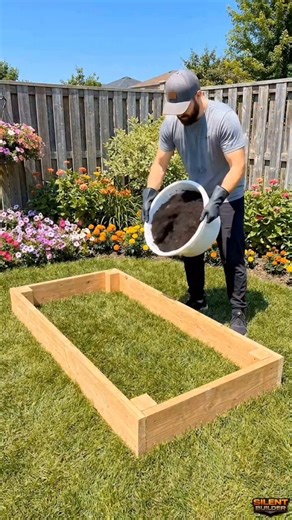 Nobody throws away pallets after seeing this. 🍅🥒Two pallets leaning together. Rich dark soil. One small plant on each side. Then we walked away and let nature do what it does best.The left side grew tomatoes. The right side grew cucumbers. All the way to the top. 🌿What would you grow in yours? 👇