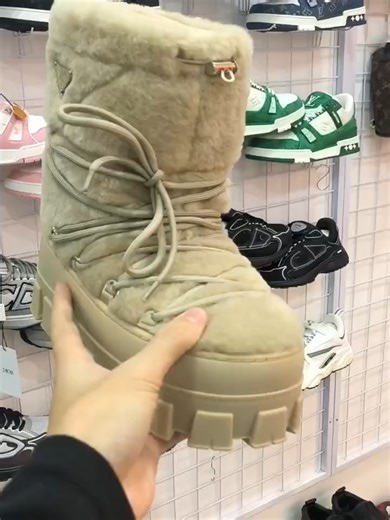 Women's high-top boots, stylish and warm