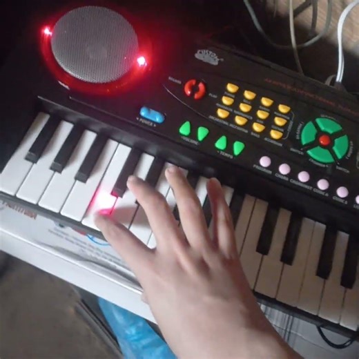 Windows XP System Sounds but it's played on the Piano.