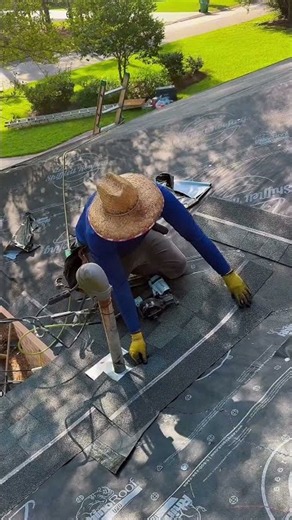 Cómo se instala una omega en el roofing serca de un vale #roofing #rooftop Part 14