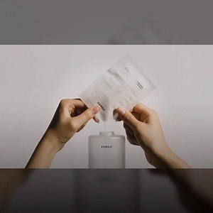 This revolutionary powder can turn regular tap water into a full bottle of foaming hand wash in less than a minute! 🧼💗🧽 | In The Know