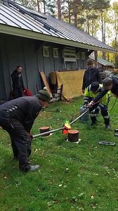 Syksyllä pidettiinkin astetta erikoisempi kurssi Hammaslahdessa, pronssinvaluviikonloppu opettaja Keijo Holopaisen vetämänä! 😊 Tätä herkkua tarjolla myös keväällä! | Joensuun seudun kansalaisopisto Kädentaidot