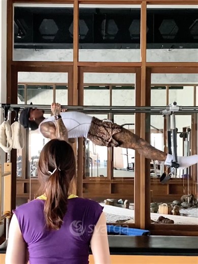 “Urang Bandung, dukung Persib.” 💙 Training day with @Ramon tanque🤠 from @PERSIB ⚽️ Strong players don’t just train harder, they train smarter. Pilates helps improve mobility, control, and injury prevention so athletes can perform at their best. Always proud to support the movement behind the game. #svargaindonesia #PilatesForPerformance #ramontanque #persibbandung