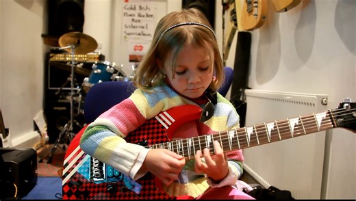 Guns N' Roses - Sweet Child O' Mine (Guitar cover by Zoe Thomson age 7) | Metal Covers Community