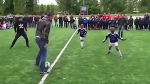 769K views · 414 reactions | These kids never stood a chance against Robin van Persie. | Manchester United - Manchester Evening News | Facebook