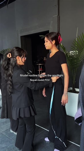 The unseen Model’s routine