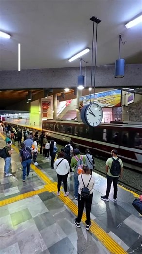 La red de transporte masivo opera al 100 %, brindando servicio con normalidad en todas sus líneas. En este reel te compartimos los horarios de #MiTren para que planifiques tus traslados con certeza. Mantente informado a través de nuestros canales oficiales y consulta únicamente información verificada. | Siteur Jalisco