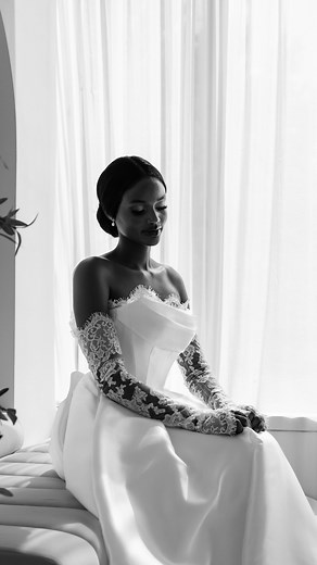 Saba ✨ Made for our lovely bride Saba 懶 Strapless scoop neckline,...