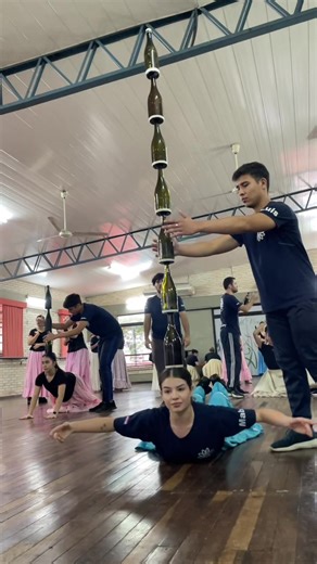 Folkloric Paraguayan Dance with Bottles | Baltrina Py