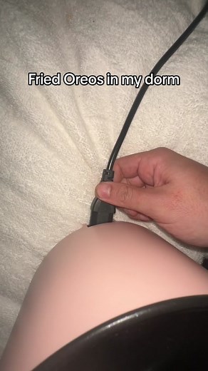 Cooking Fried Oreos in My Dorm Room | College Cooking Tutorial