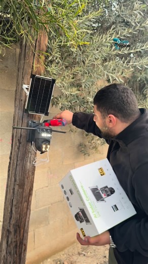 smart tecno on Instagram‎: "احمِ مزرعتك أو بيتك أو شركتك بأحدث تقنيات الأمان من Road Vision! 🎥 🚨كاميرا مراقبة ذكية 4G بزوايا 360° عين الصقر🦅 ✅ثلاثة كاميرات بكاميرا واحدة ✅ تغطية كاملة بزوايا 360° بدون نقاط عمياء ✅ رؤية ليلية ملوّنة بوضوح عالي حتى في الظلام ✅ تدعم الشريحة 4G – بدون أسلاك ✅ صوت وصورة مباشرة من الجوال ✅ مقاومة للعوامل الجوية (مطر، غبار، شمس) ✅ إنذار ذكي عند الحركة مع إشعارات فورية 💰 السعر: 200 شيقل فقط بدل 280 لا للاستغلال👏🏻 📦 التوصيل متاح لجميع المناطق 📲 للطلب والاستفسار ع