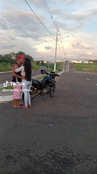 aos poucos ele ta se soltando 😍 mais ta difícil encaixar o passo colado kkk ... #priscilla_carlos #maridoemulher