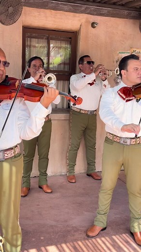 Happy Friday amigos! Here’s a classic polka “Jesusita en Chihuahua”🎻 #mariachicobre #mariachi #epcot #polka #mexicotiktok