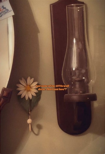 Who loves #1970s decor!?!🤎🌼📻🌿#1970saesthetic #1970snostalgia #1970sstyle #vintage