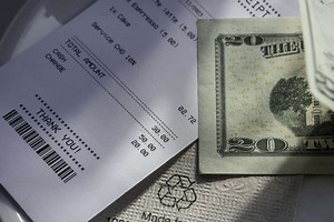 Don't Believe in Tipping? Here's the Best Way to Handle It