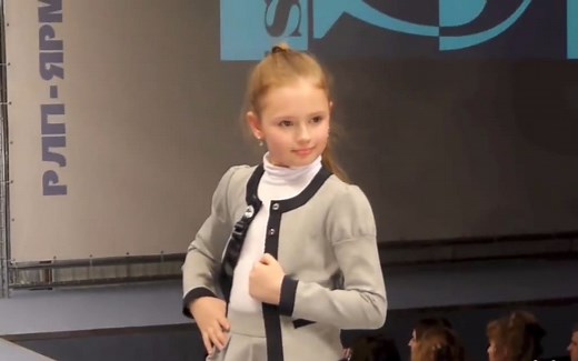 俄罗斯小学低年级校服设计展