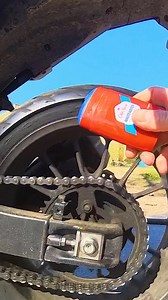 Clever Method for Oiling a Motorcycle Chain 🏍️🧴 | 5-Minute Crafts Play