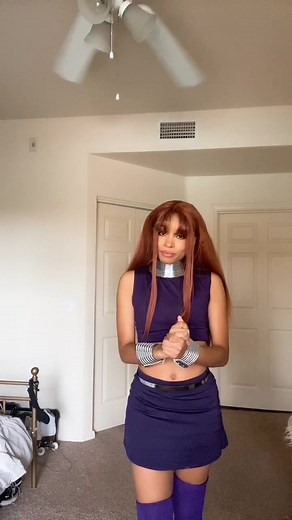 Starfire Reunites with Her Long Lost Sister